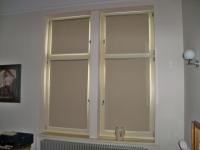 Roletta osztott ablakon