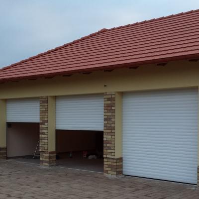 Redőnykapu a garázsokon