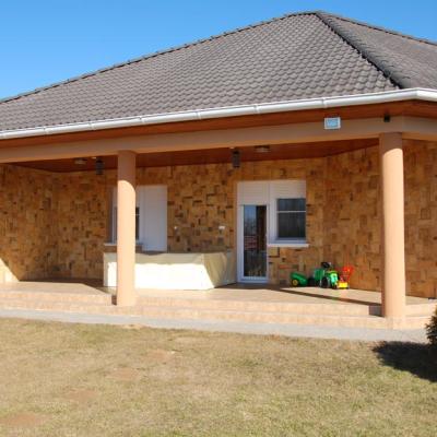 Felsőtokos alumínium redőny referencia 1. Bo-Jász Árnyékolástechnika